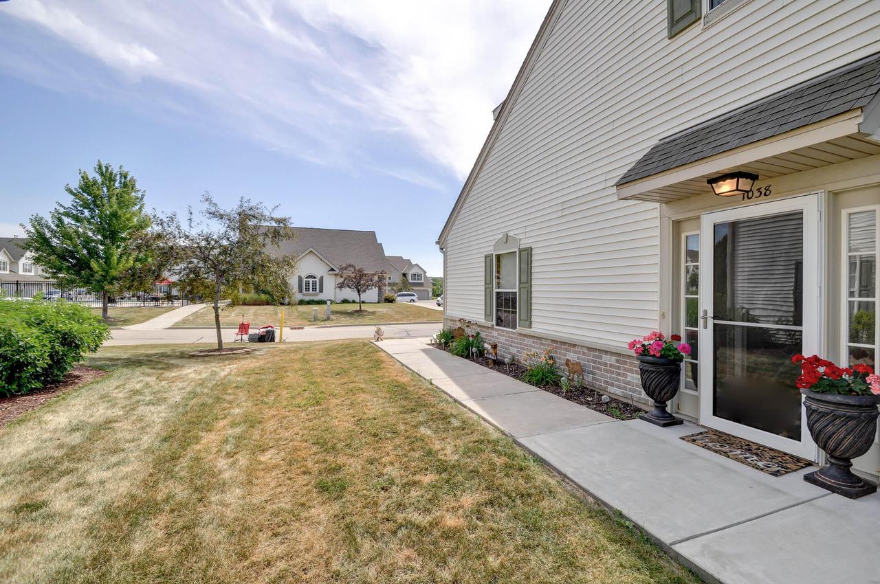 1038 Hastings Ct #202, Sturtevant, WI 53406