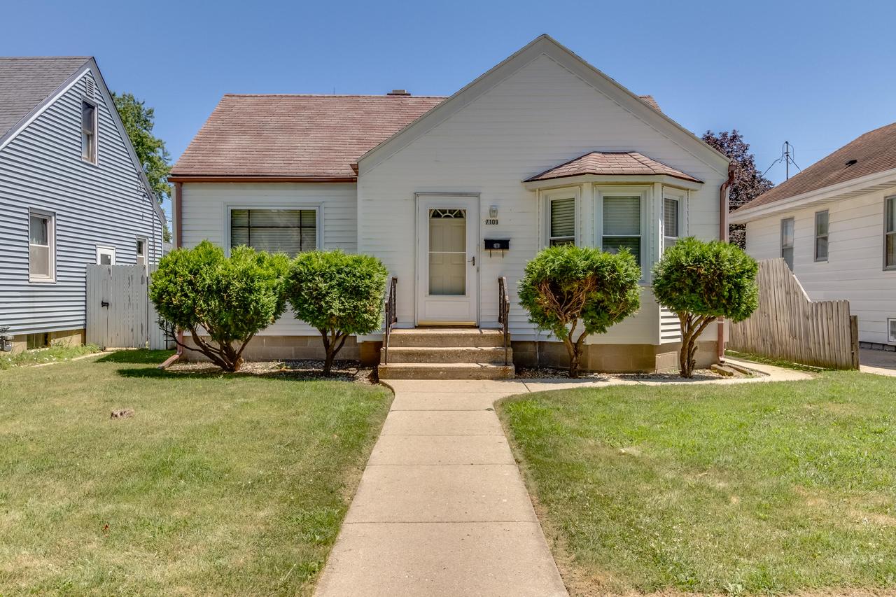 7109 41st Ave, Kenosha, WI 53142