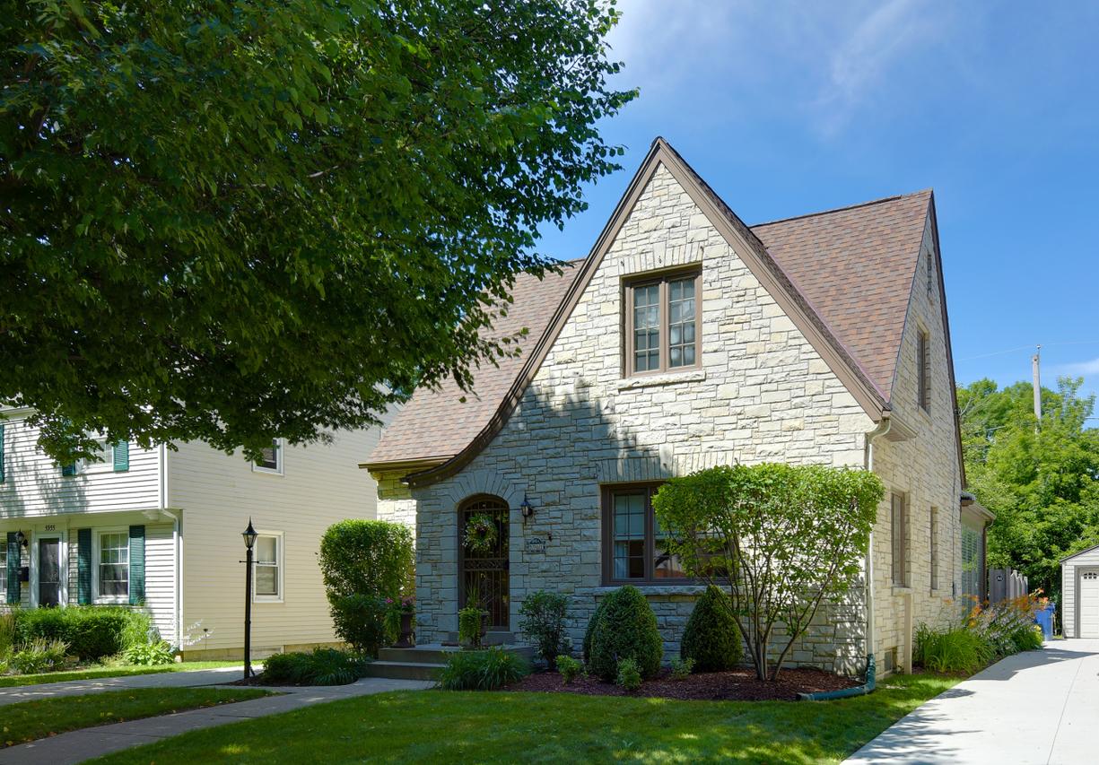 5961 N Bay Ridge, Whitefish Bay, WI 53217