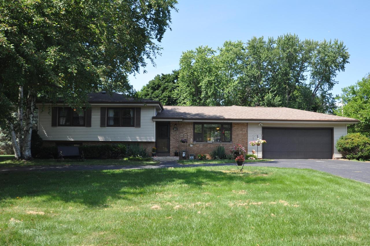 17360 Country Ln., Brookfield, WI 53045