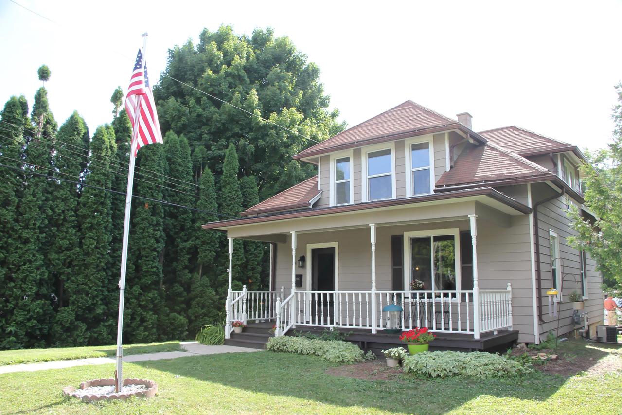 210 N Clark St, Horicon, WI 53032