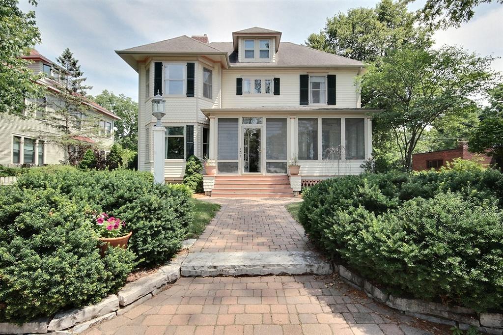 131 S 16th St, La Crosse, WI 54601
