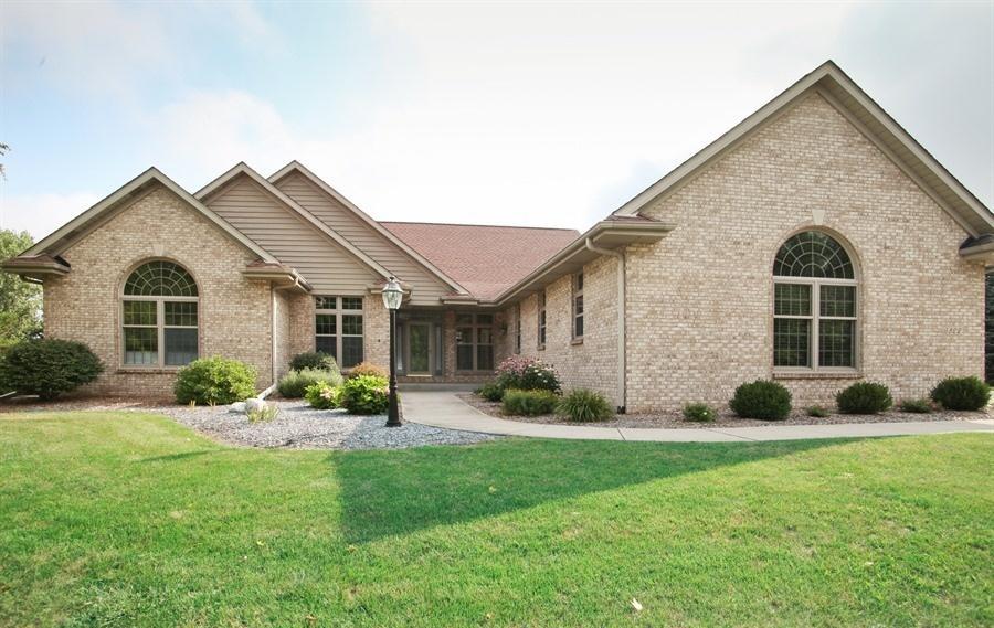 822 Charolais Dr, Slinger, WI 53086