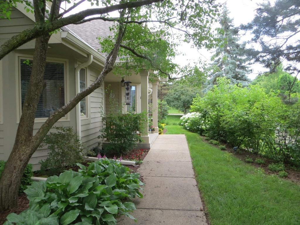 N22W24099 Cloister Cir #8E, Pewaukee, WI 53072