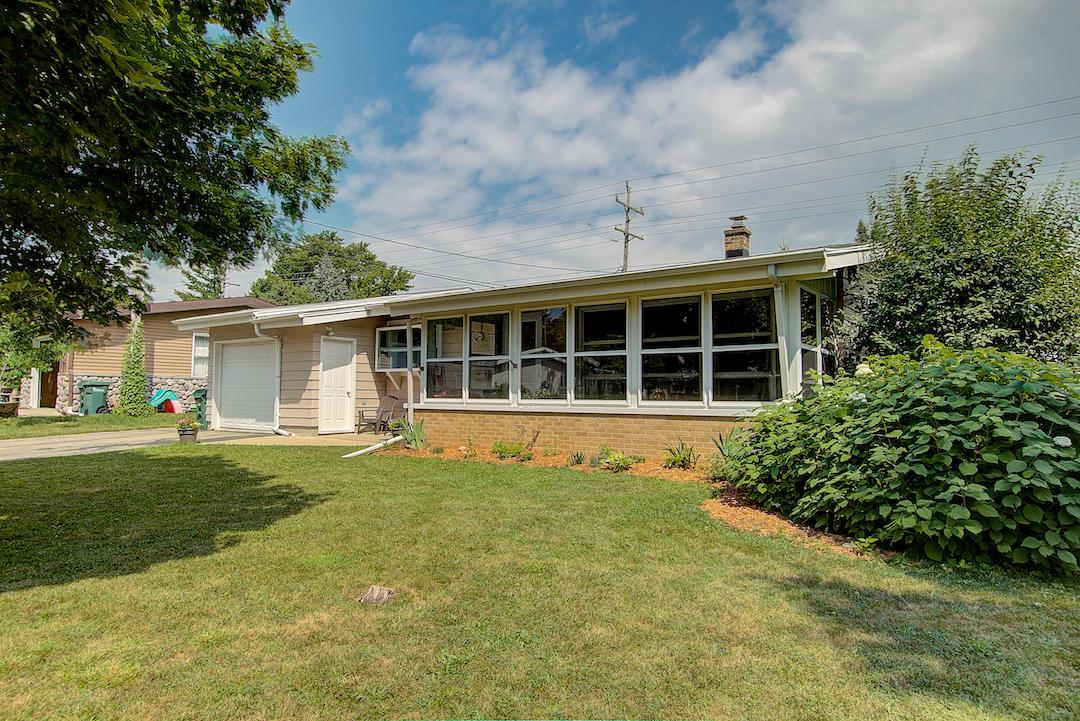 5616 Bentwood Ln., Greendale, WI 53129