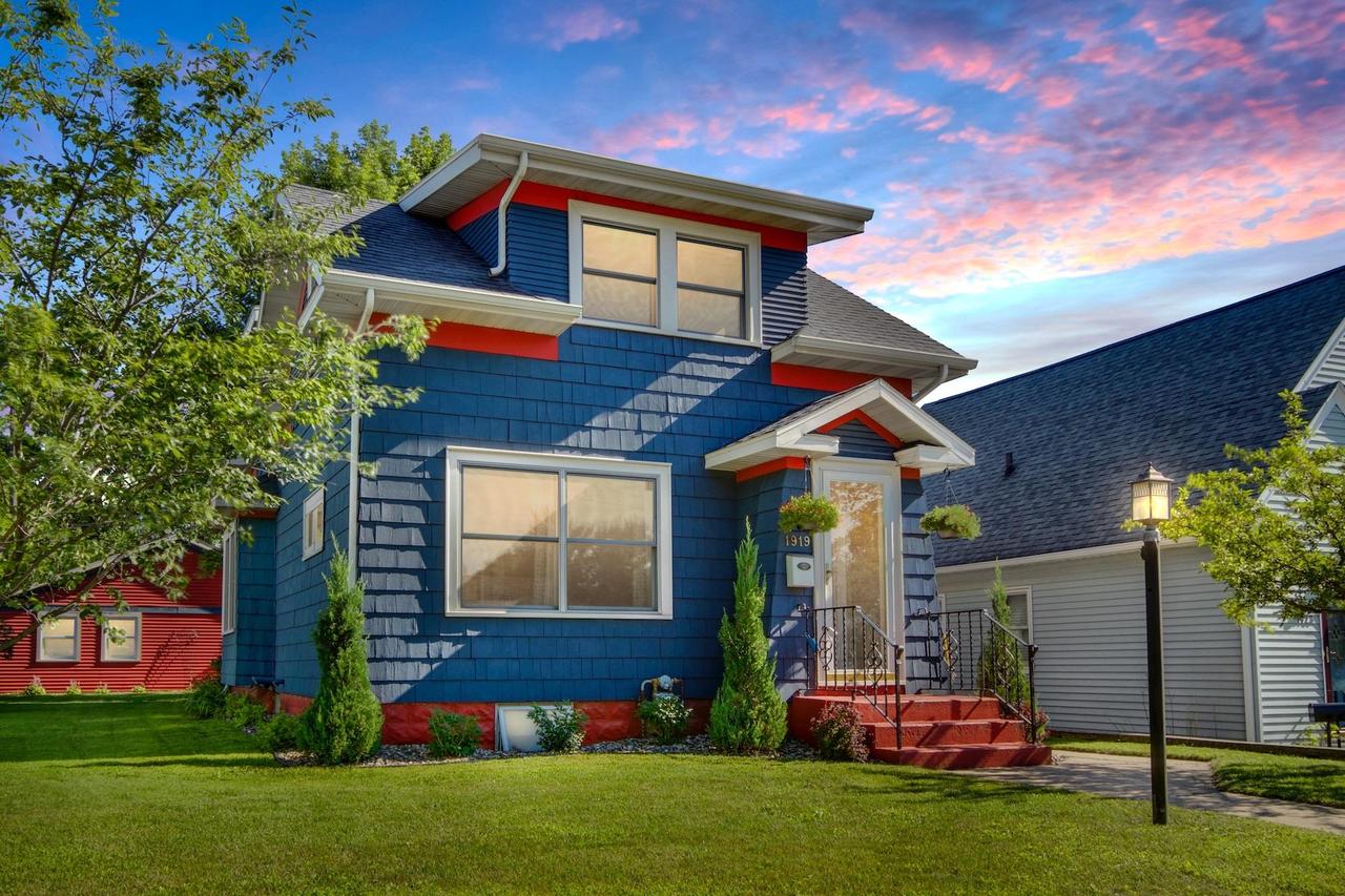 1919 Adams St, La Crosse, WI 54601