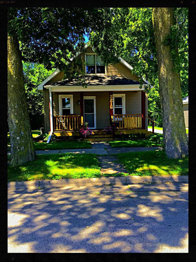 2216 S 13th St, La Crosse, WI 54601