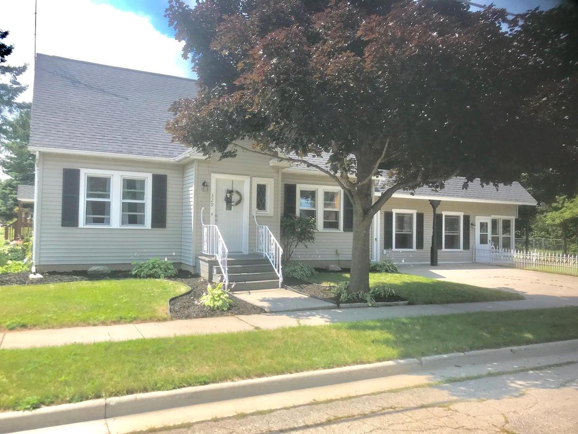 329 Park St, Marinette, WI 54143