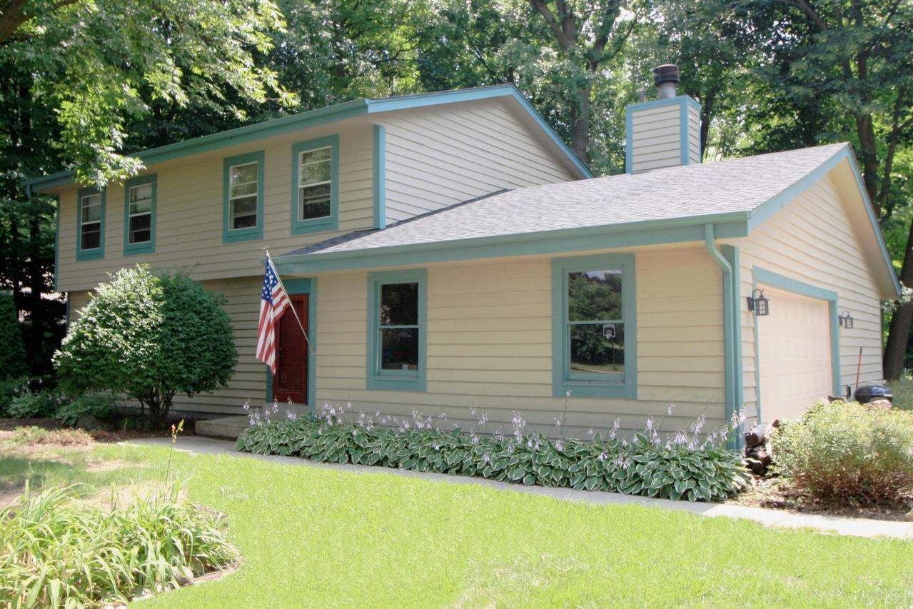 N27W22341 Burningwood Ln, Pewaukee, WI 53186