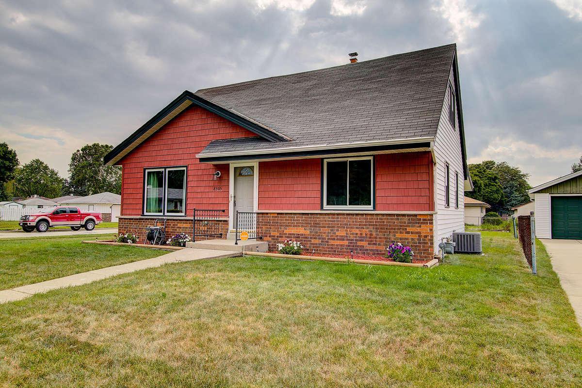 8305 N 105th St, Milwaukee, WI 53224