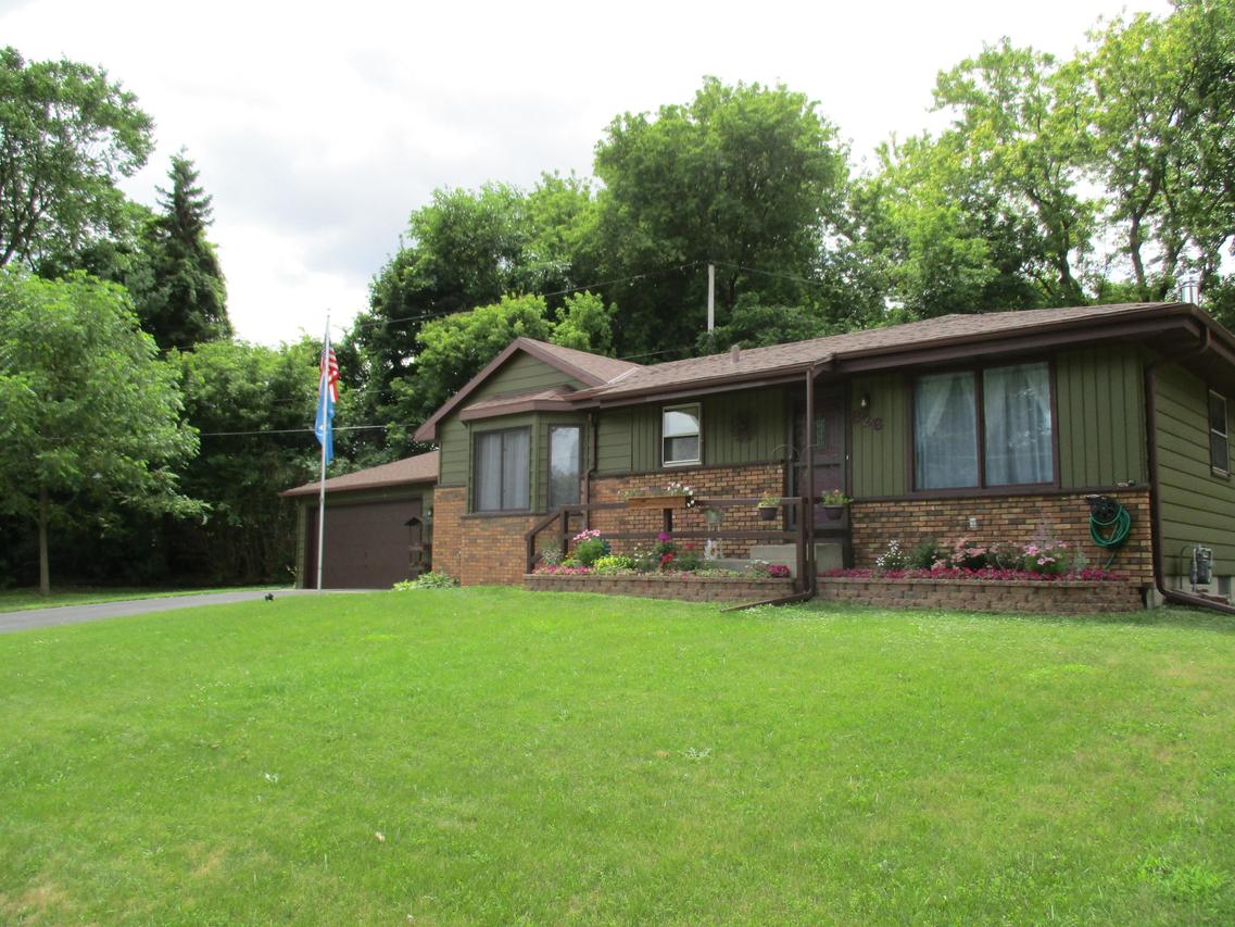 826 Riverbrook Dr, Racine, WI 53405