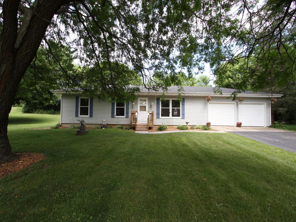 N6602 Maple Rd, Sugar Creek, WI 53121