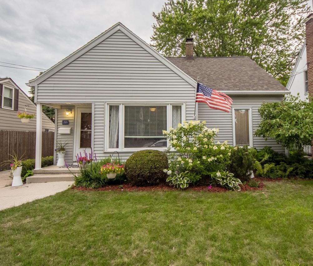 2524 N 20th St, Sheboygan, WI 53083