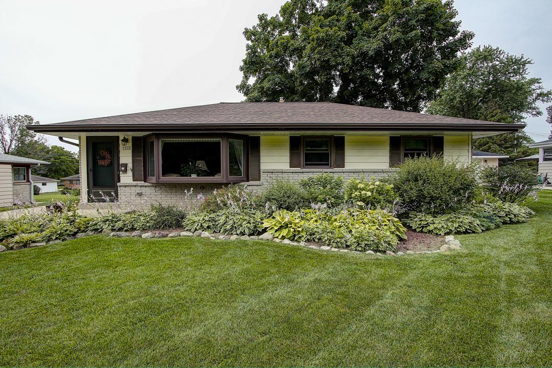 7325 Dartmoor Ave., Greendale, WI 53129
