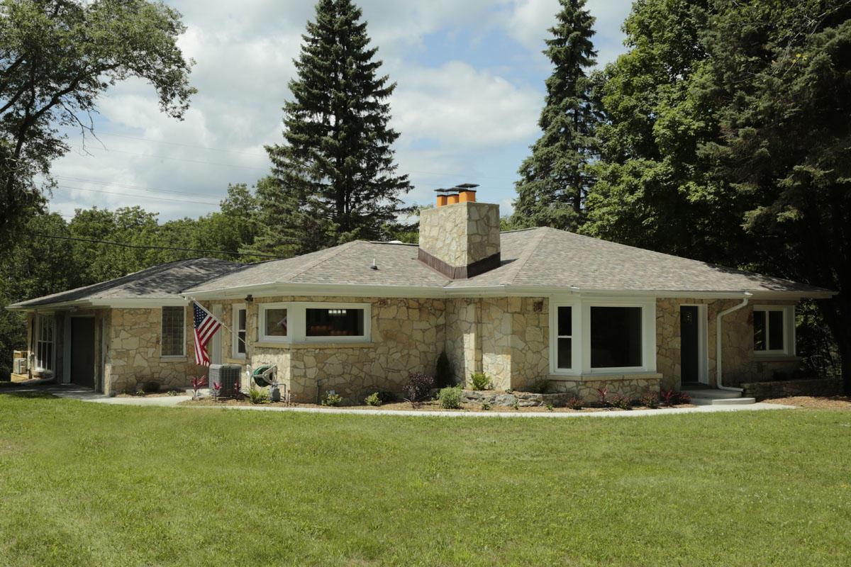 1445 Lone Oak Ln, Brookfield, WI 53045