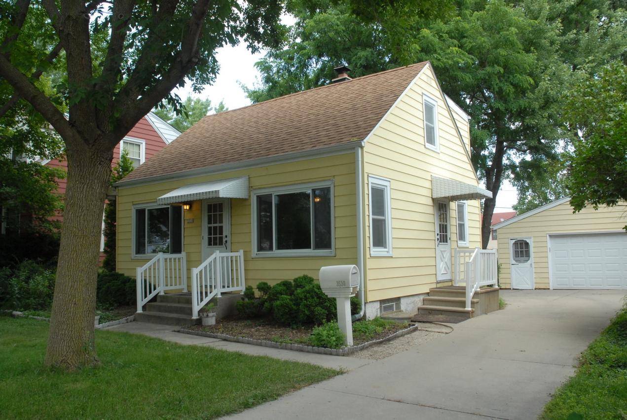 3530 S 47th St, Greenfield, WI 53220