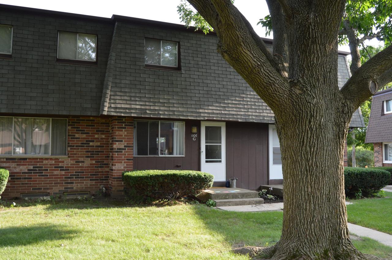 1106 Fleetfoot Dr #G, Waukesha, WI 53186