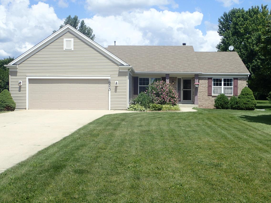 28520 Beach Dr, Waterford, WI 53185