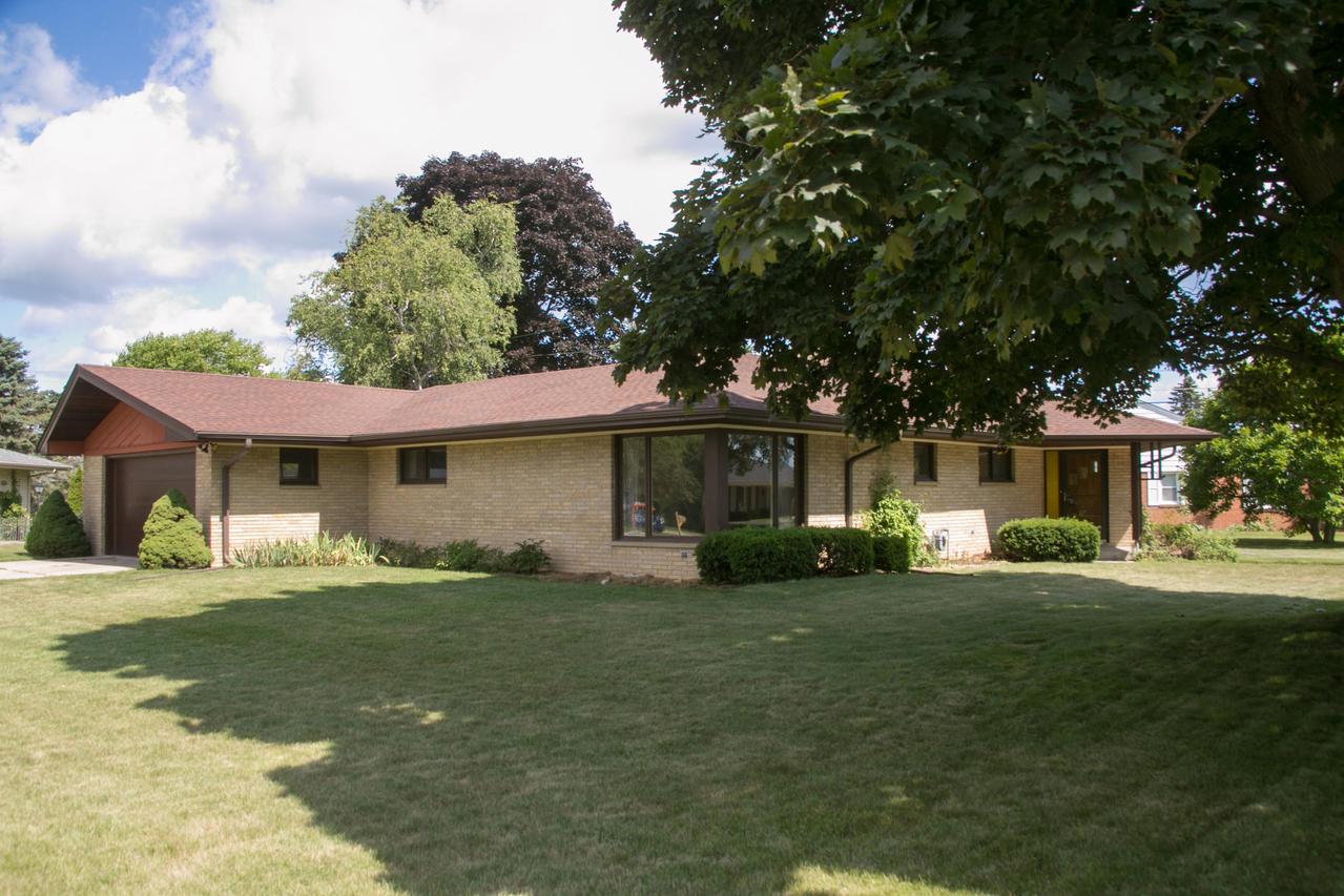 3900 Lighthouse Dr, Racine, WI 53402