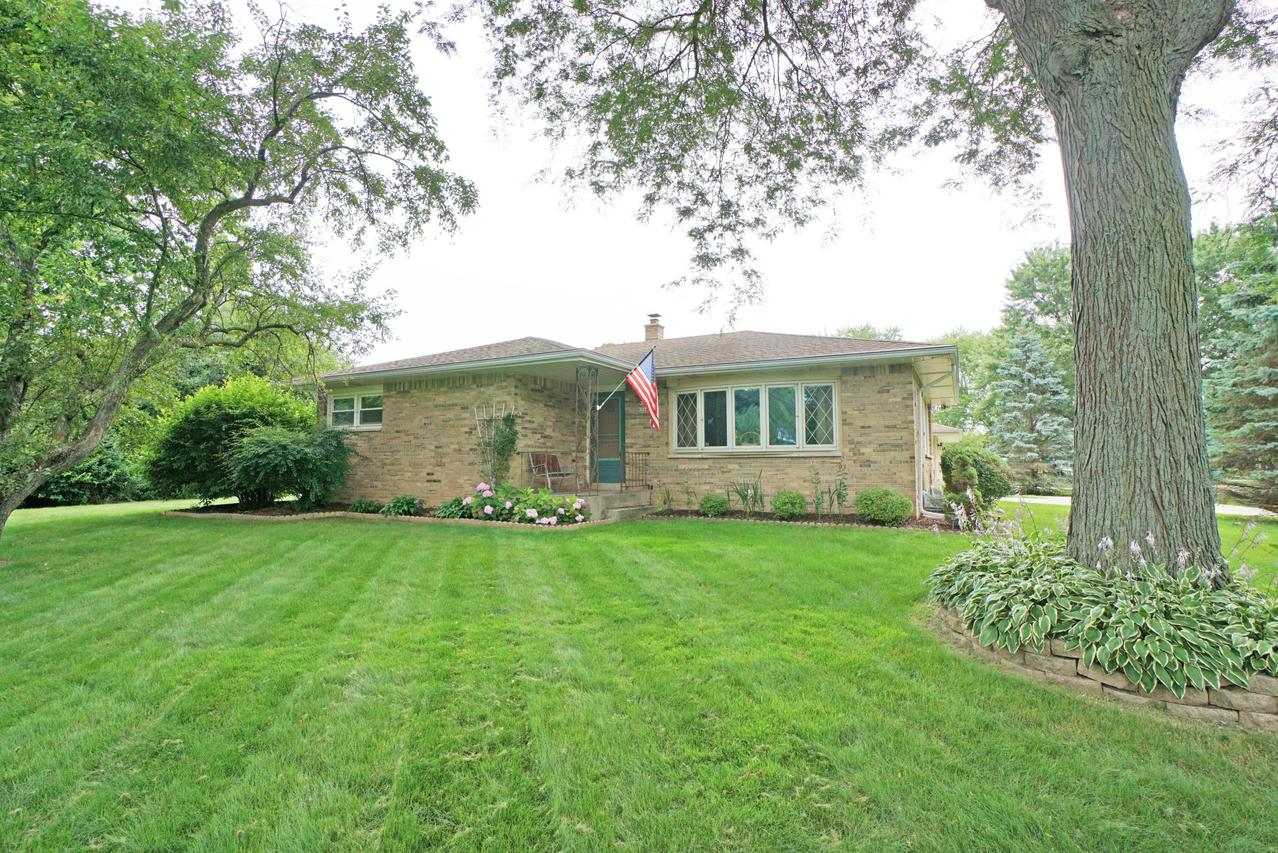 W177N5042 Roseway Ave, Menomonee Falls, WI 53051