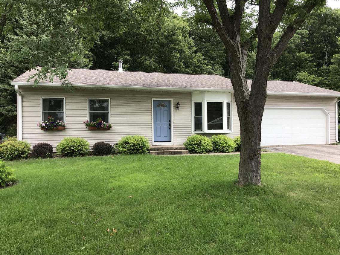 711 Evergreen Dr., Holmen, WI 54636