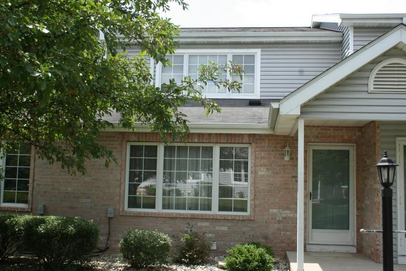 10152 W Whitnall Edge Dr #F, Franklin, WI 53132