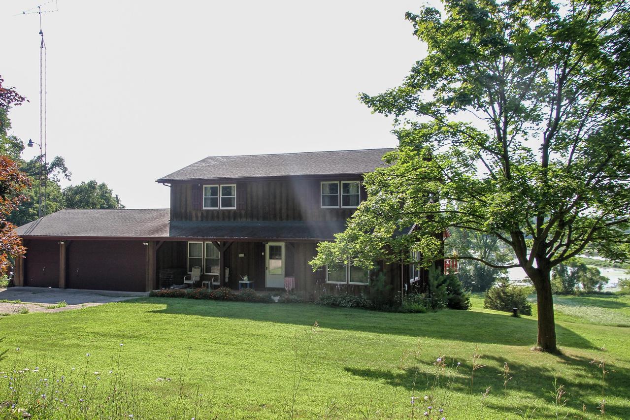 2489 South Rd, Lyons, WI 53105