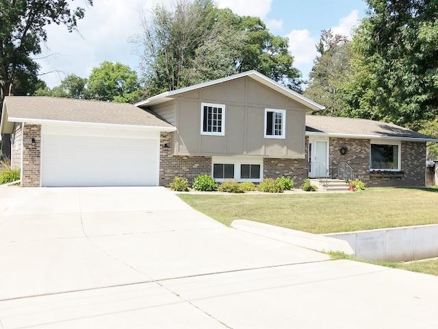 2715 James St, Marinette, WI 54143