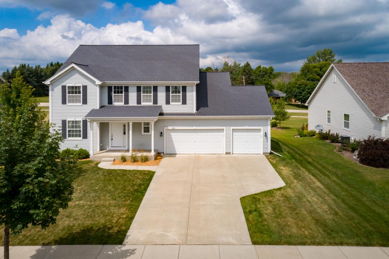 2384 Kiowa Dr, Grafton, WI 53024