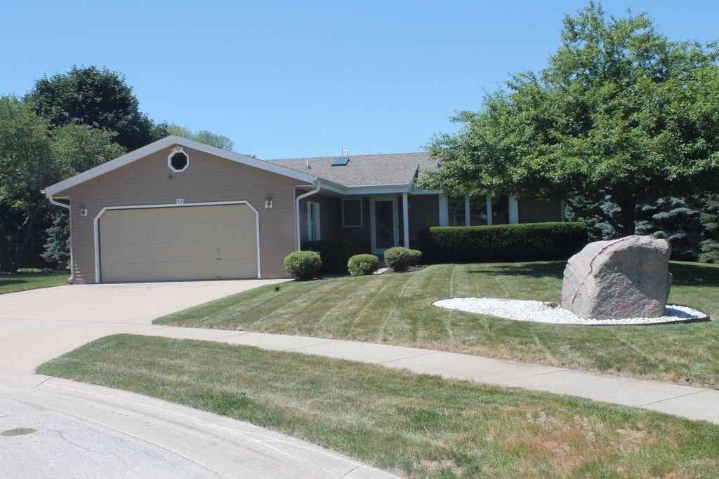 413 Glen View, Slinger, WI 53086