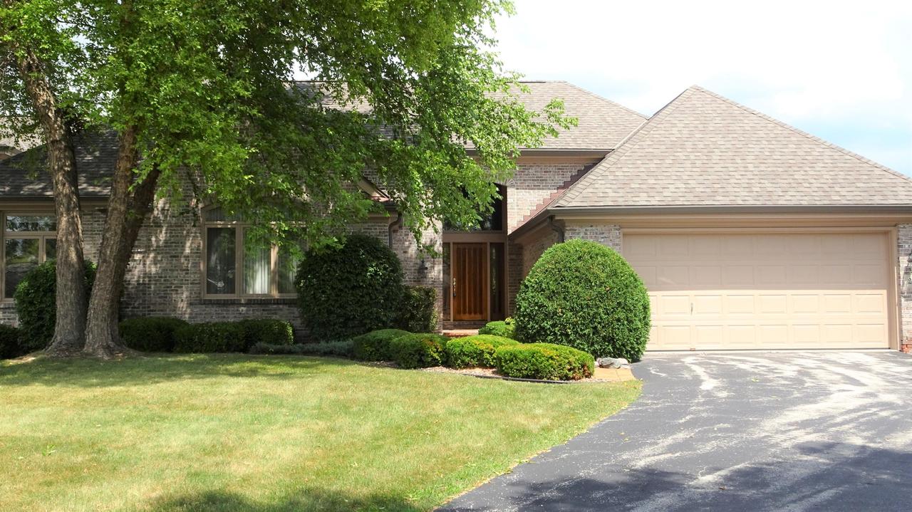 2808 W Golf Cir., Mequon, WI 53092