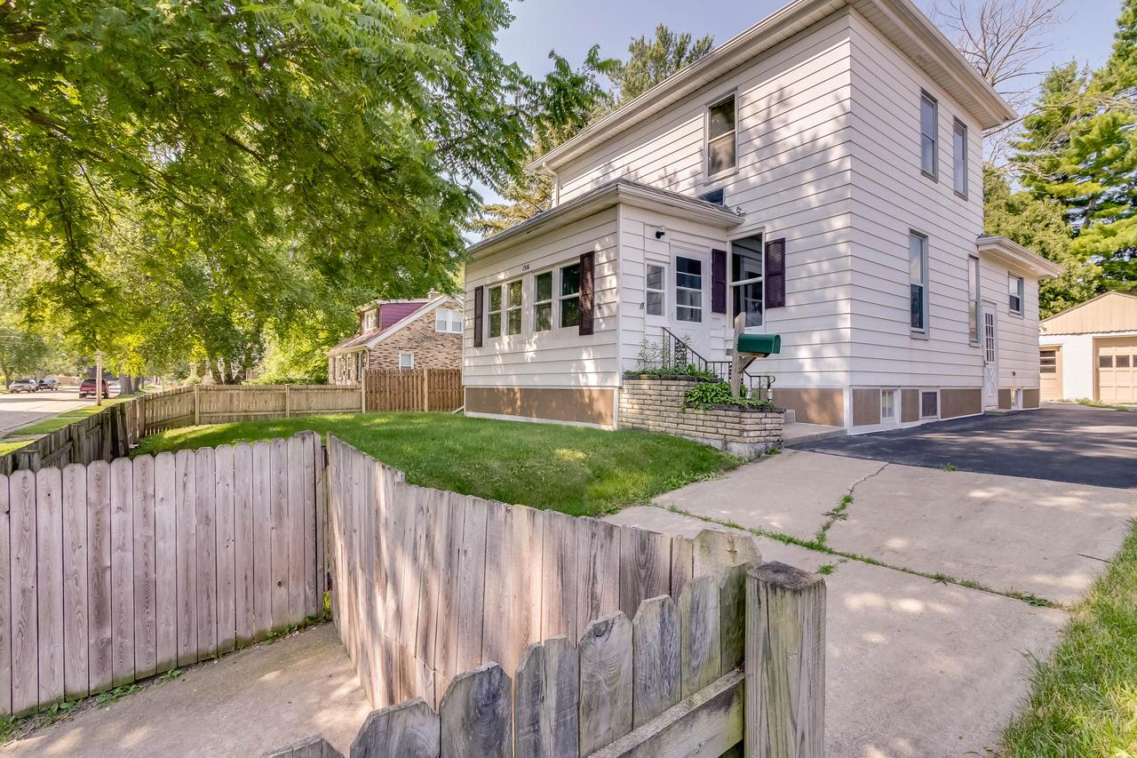 1316 Russet St, Racine, WI 53405