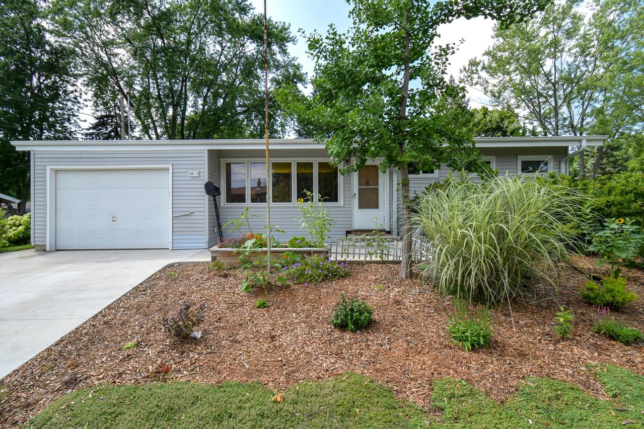 5613 Bentwood Ln., Greendale, WI 53129