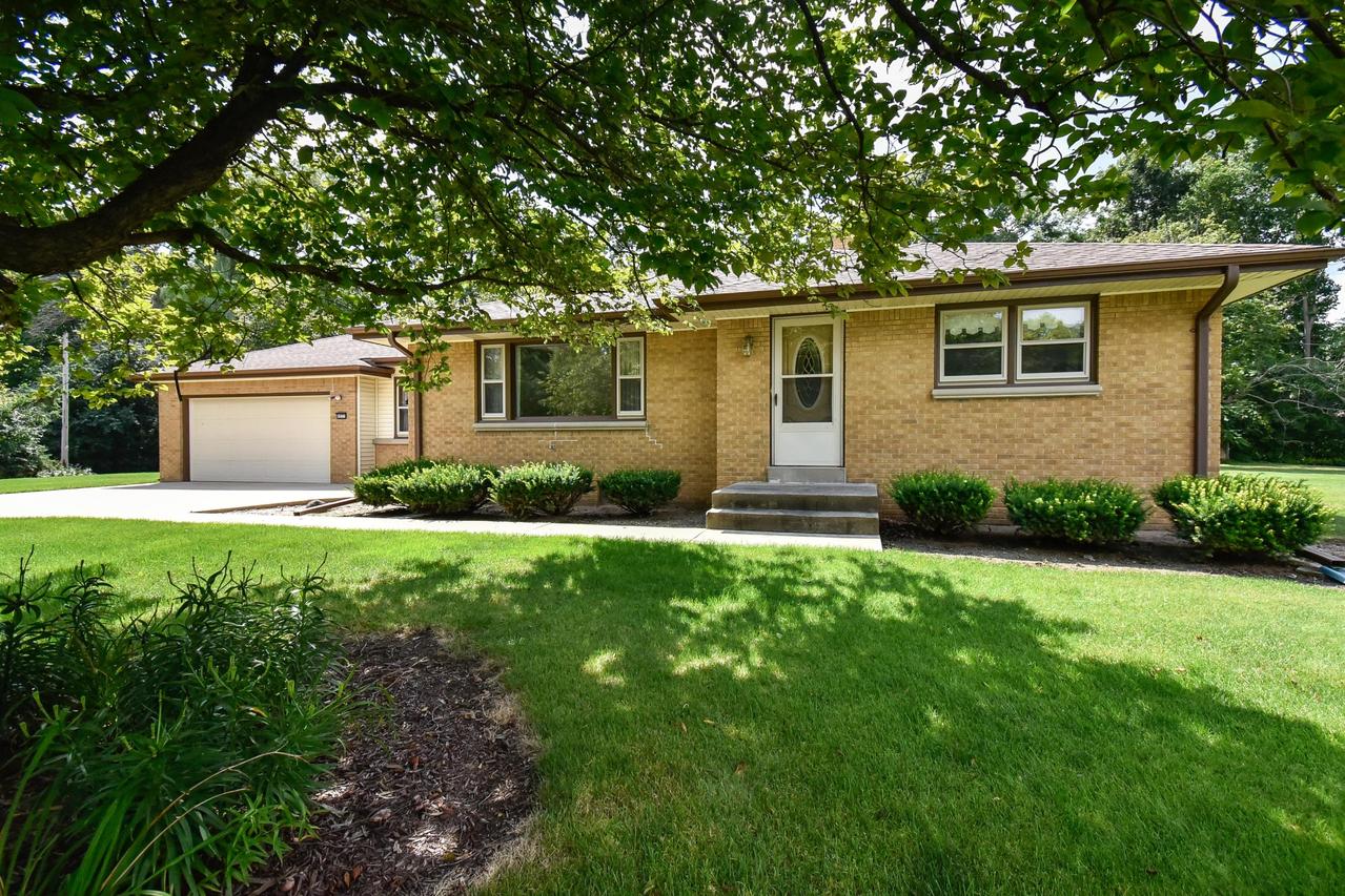 4533 S Oakwood Ter., New Berlin, WI 53151