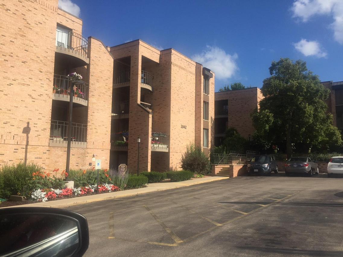 3942 N Oakland Ave #338, Shorewood, WI 53211