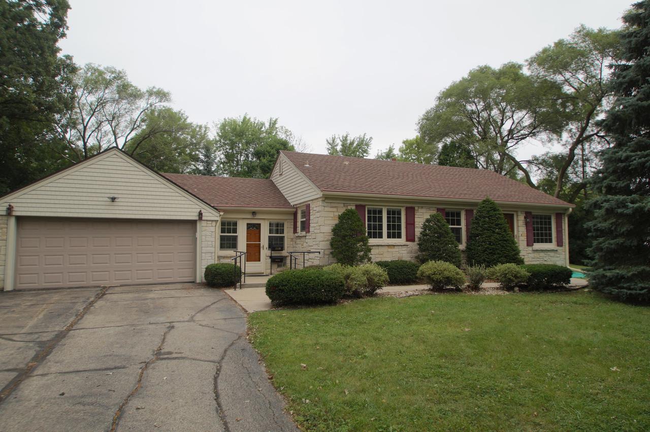 13560 Hope St, Brookfield, WI 53005