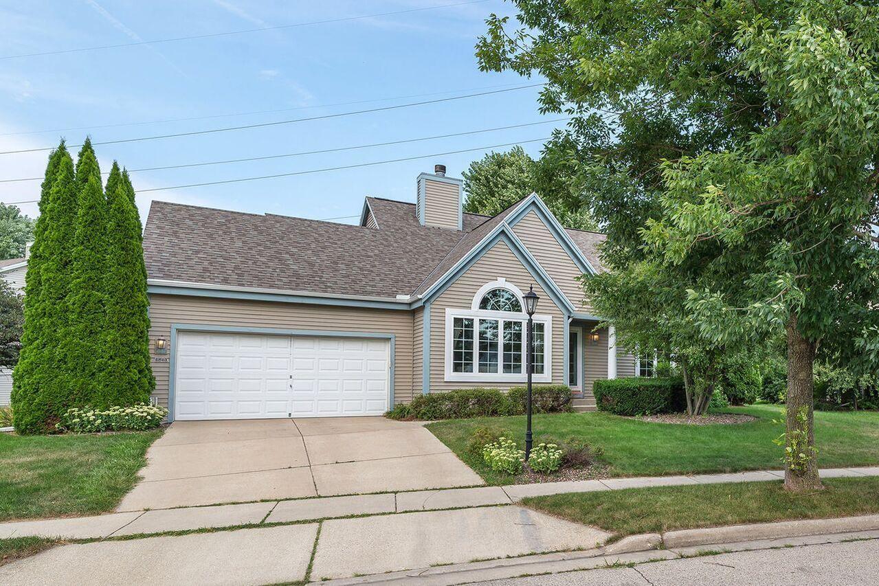 1803 Wexford Ln, Waukesha, WI 53186