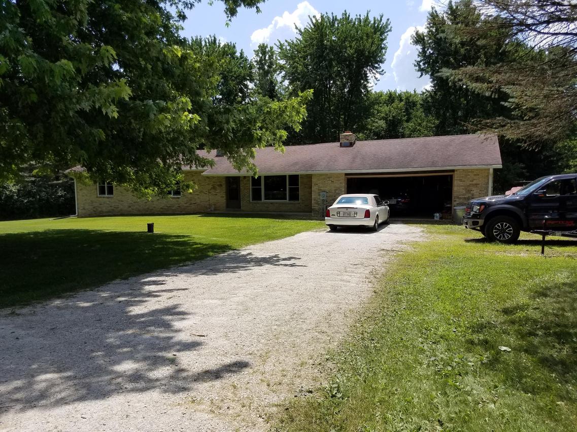 N79W34221 Petersen Rd, Oconomowoc, WI 53066