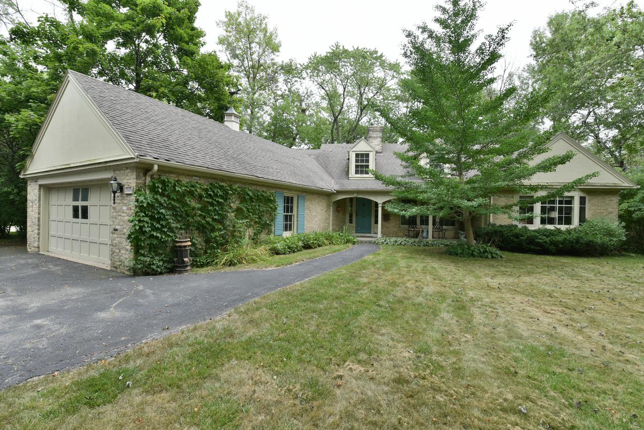 7620 N Lake Dr, Fox Point, WI 53217