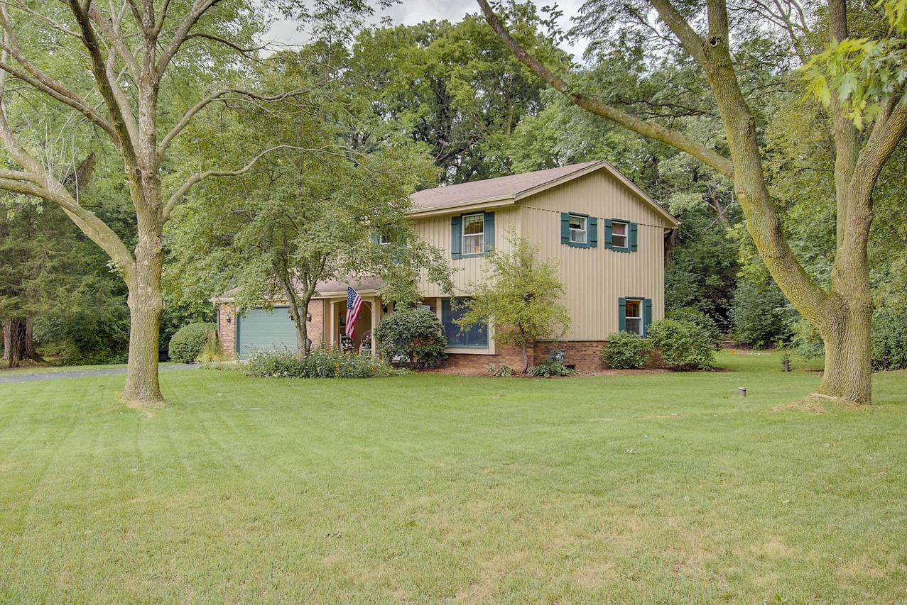 S12W31776 Glacier Pass, Delafield, WI 53018