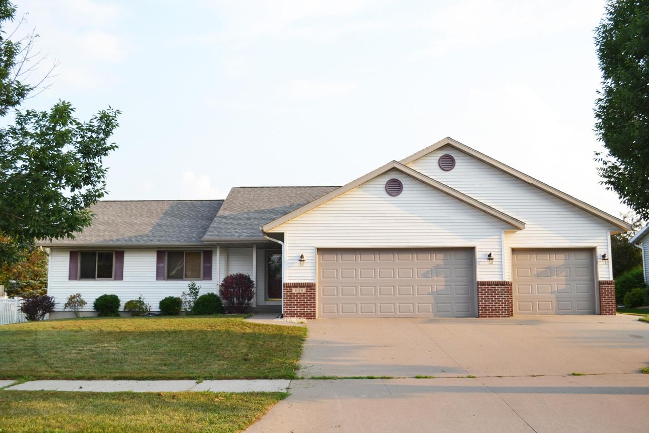 1010 Saddlewood St, Holmen, WI 54636