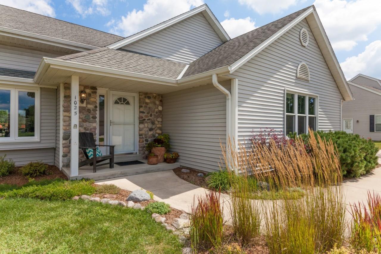 1025 Summer Creek, Oconomowoc, WI 53066