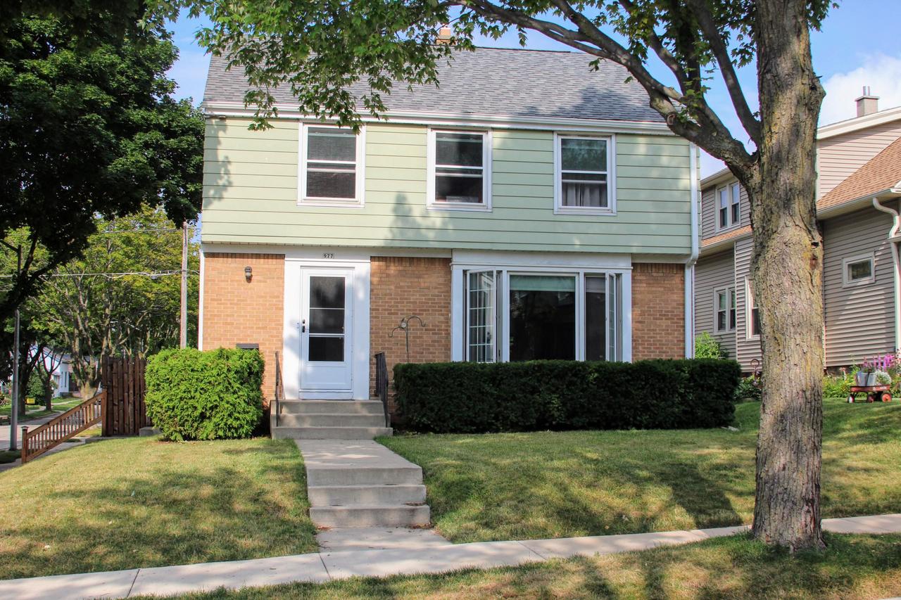 977 S 58th St, West Allis, WI 53214