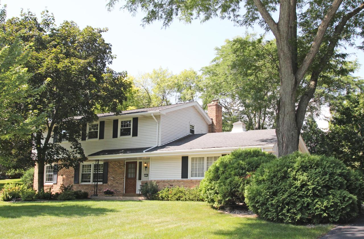 3325 Harrigan Dr, Brookfield, WI 53005