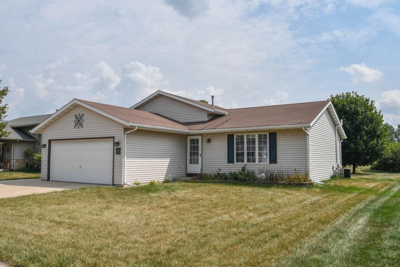 1560 Foxtail Dr., Hartford, WI 53027