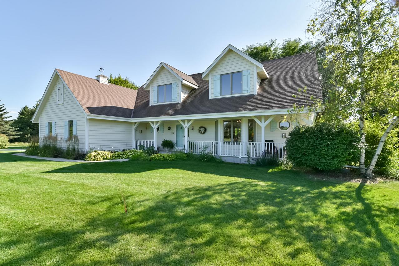 W244N7723 Ridgefield Ct, Lisbon, WI 53089