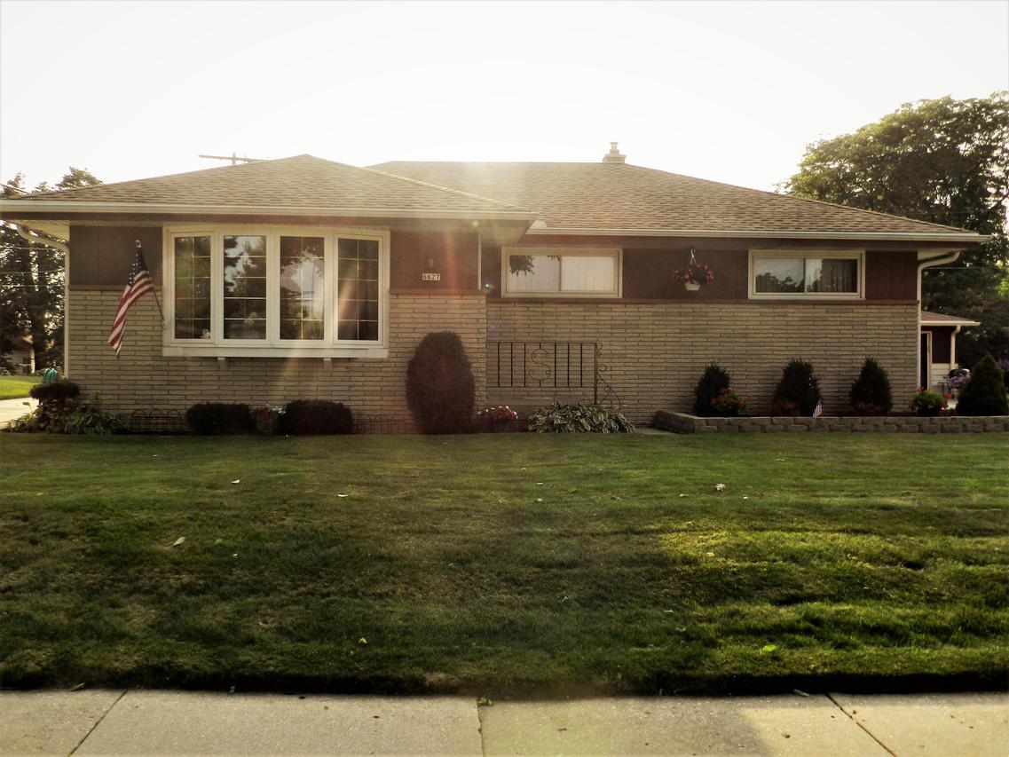 6627 N 89th St, Milwaukee, WI 53224