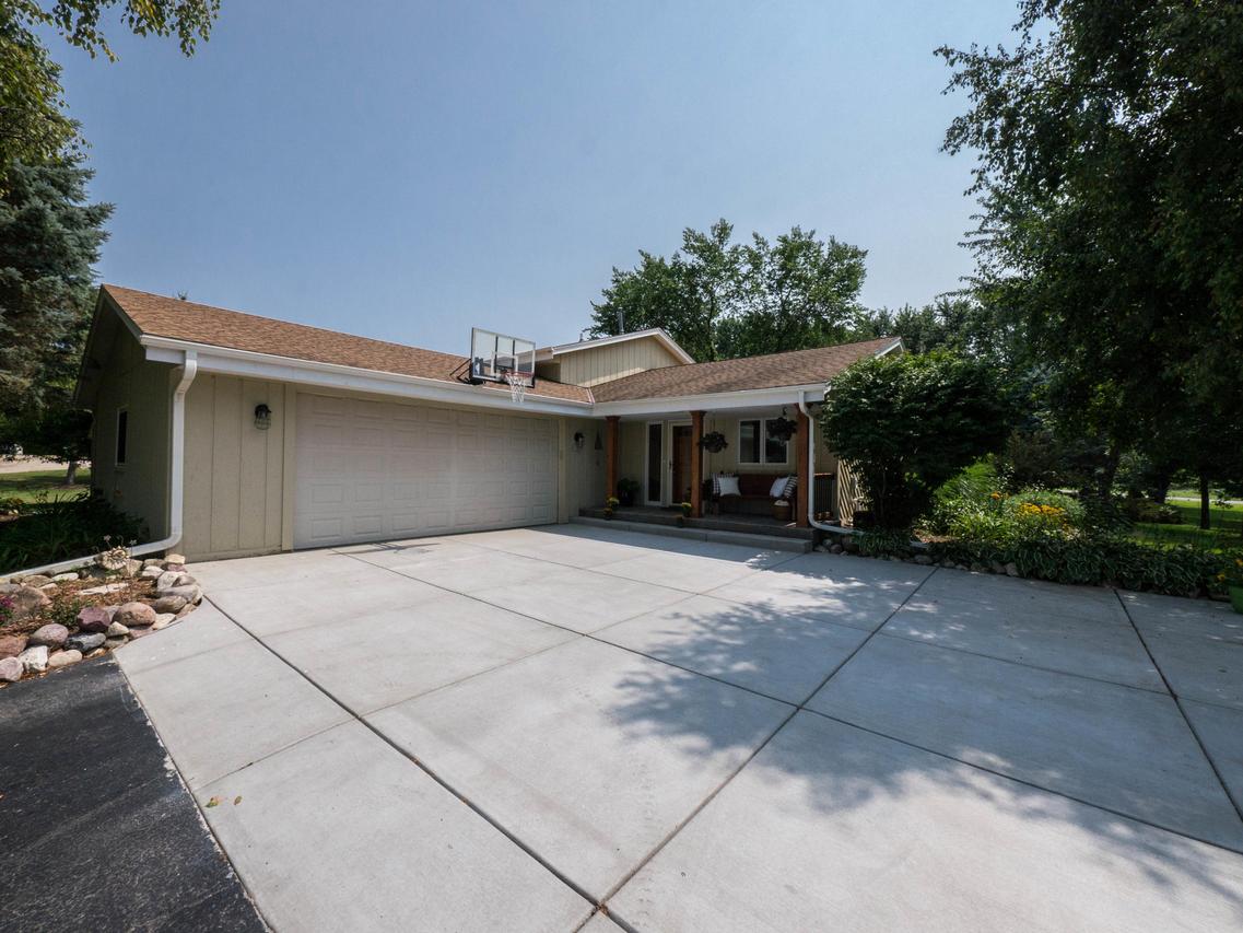 N69W25869 Coventry Ct, Lisbon, WI 53089