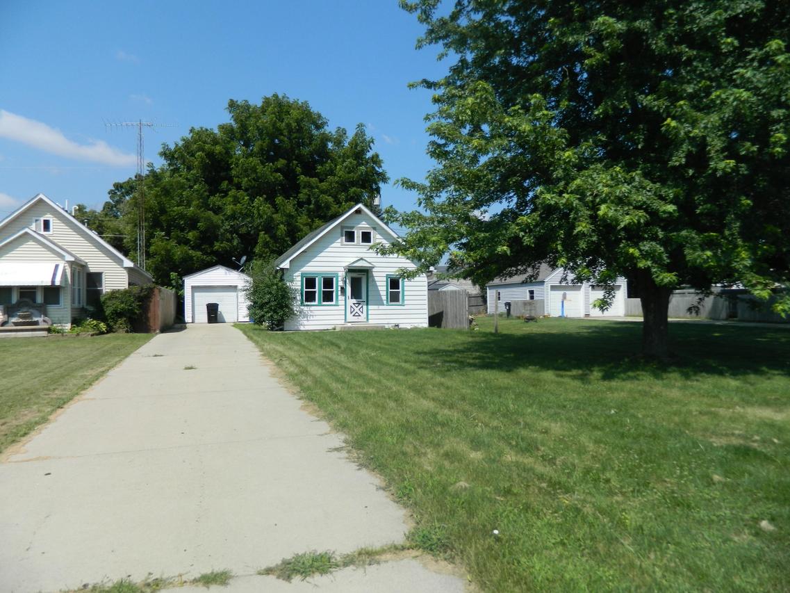 2206 Orchard St, Racine, WI 53405