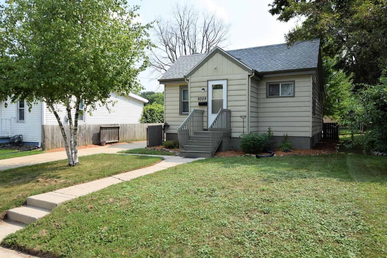 9329 W Hayes Ave, West Allis, WI 53227